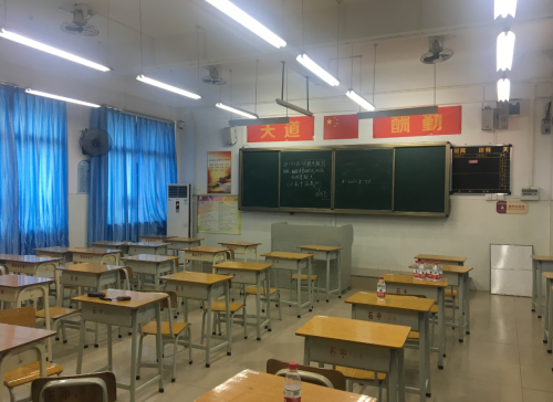 三雄極光：教室里的“假”燈光，該嚴(yán)打了！