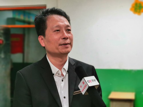三雄極光：教室里的“假”燈光，該嚴(yán)打了！