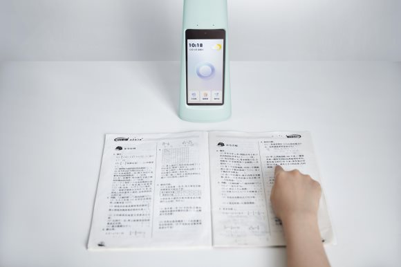 大力智能家教燈，孩子護(hù)眼燈+學(xué)習(xí)機(jī)的新選擇