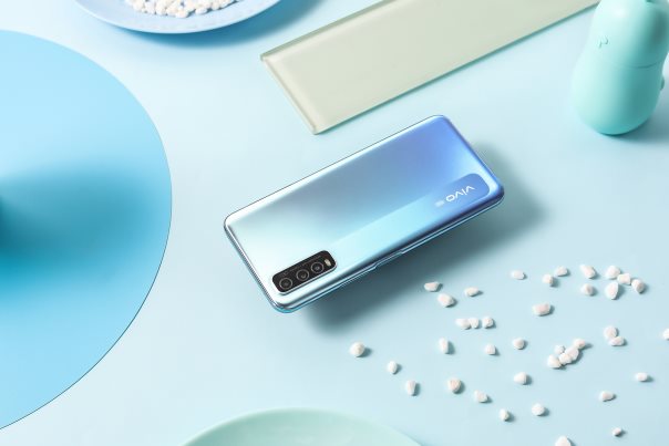 vivo Y70s迎來冷萃銀新配色，7月28日正式上市