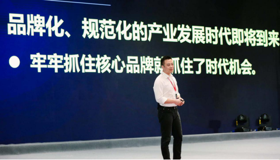 致敬“八一”，愛瑪這樣表白中國軍人...