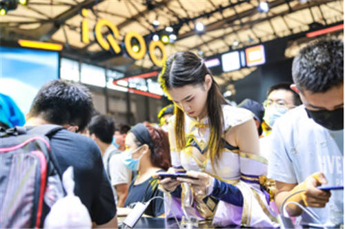 ChinaJoy開展首日，iQOO 引爆夏日激情