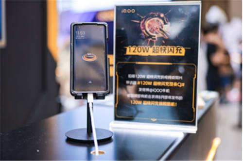 ChinaJoy開展首日，iQOO 引爆夏日激情