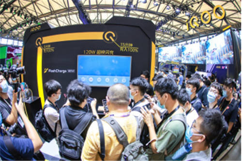 ChinaJoy開展首日，iQOO 引爆夏日激情