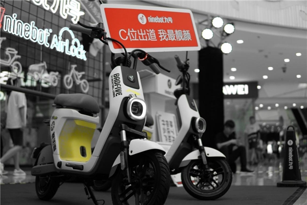 破圈新玩法，九號(hào)機(jī)器人攜手李寧BADFIVE打造Z世代街頭運(yùn)動(dòng)新風(fēng)尚