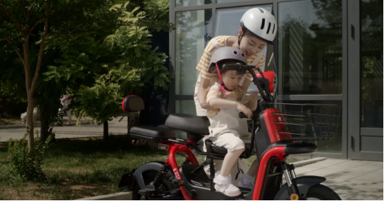 寶爸寶媽看過(guò)來(lái)！愛(ài)瑪電動(dòng)車向你發(fā)來(lái)立秋的問(wèn)候...