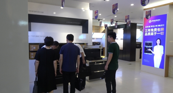 集成灶10大品牌，嵊州市政協(xié)副主席竺理文蒞臨藍(lán)炬星指導(dǎo)工作