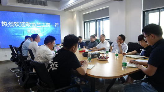 集成灶10大品牌，嵊州市政協(xié)副主席竺理文蒞臨藍(lán)炬星指導(dǎo)工作
