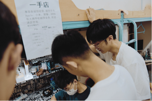 大學(xué)生開(kāi)創(chuàng)創(chuàng)業(yè)新模式 變相薅羊毛月入兩萬(wàn)