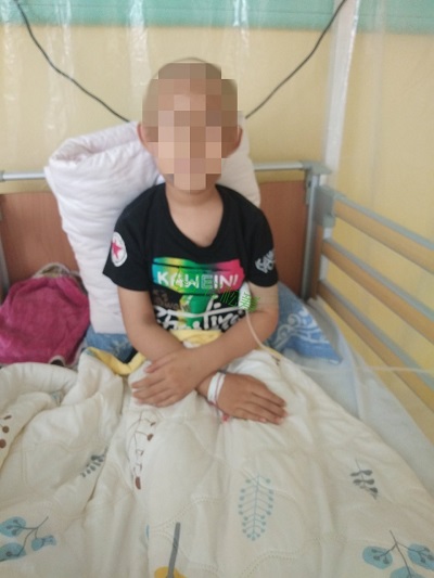 男童白血病治愈后復(fù)發(fā)，醫(yī)療費(fèi)告急，母親無奈求助輕松籌