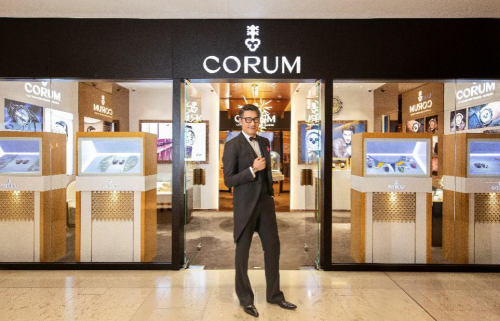 CORUM昆侖表北京王府中環(huán)店，“一日店長(zhǎng)”胡兵先生誠(chéng)邀貴賓體驗(yàn)