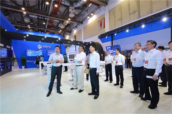 科技部梅建平司長及蘇州市主要領(lǐng)導蒞臨2020全球智博會明略科技展臺