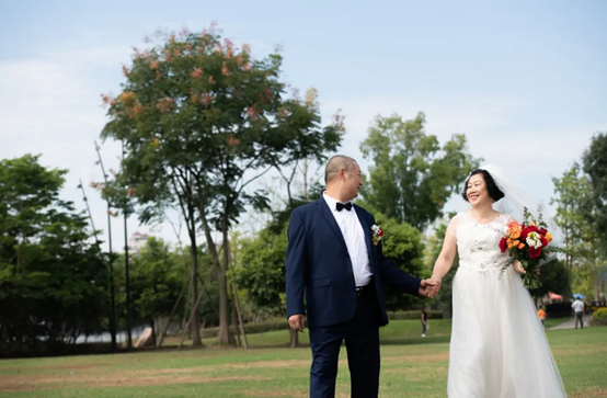 四川邦泰集團(tuán)用一場浪漫的集體婚禮，見證這五對“新人”的動人愛情！