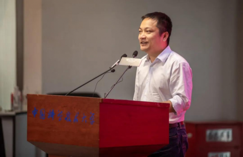 華米科技CEO黃汪中科大演講《華米七年：專業(yè)、全球化和長期主義》