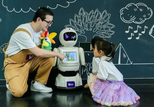 幼兒園開學(xué)第一周：場面失控、瘋狂手工……賓果智能“教義有方”雙賦能