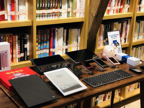 訊飛智能錄音筆新品、訊飛智能耳機亮相重慶A.I.產(chǎn)品粉絲見面