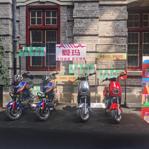 以時(shí)尚著稱的愛瑪，這次到武漢都做干了什么？