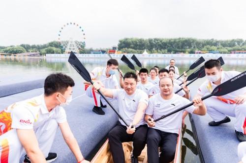 競(jìng)技龍舟下水亮相，比亞迪推動(dòng)“龍舟入奧”更進(jìn)一步