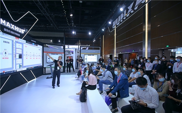 MAXHUB亮相北京InfoComm展：V5至臻版首展，創(chuàng)新方案引領(lǐng)新方向