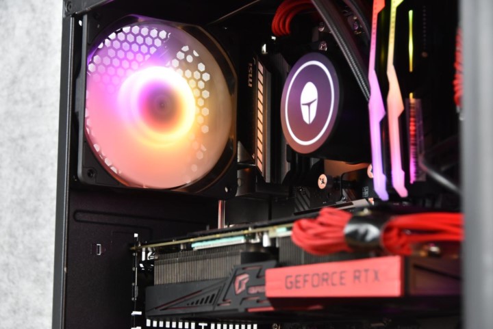 AMD YES！雷神911黑武士 Ryzen 評(píng)測