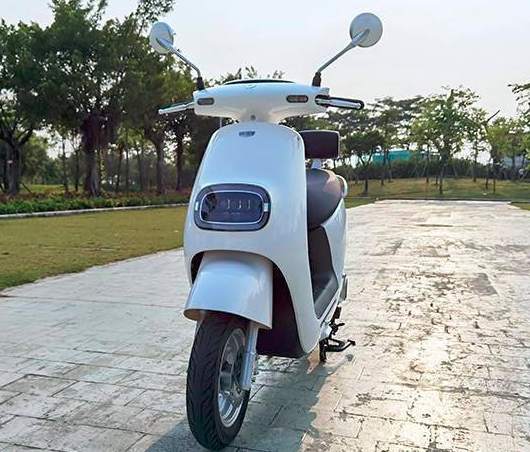 雅迪冠能M8電動車使用體驗(yàn)-新手的不錯(cuò)選擇