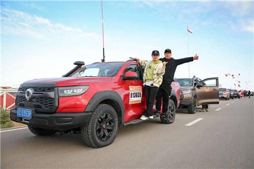 英雄再會(huì)！長城炮車主玩轉(zhuǎn)阿拉善英雄會(huì)