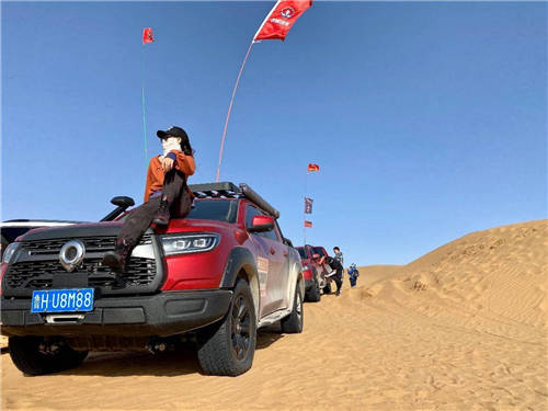 英雄再會(huì)！長城炮車主玩轉(zhuǎn)阿拉善英雄會(huì)