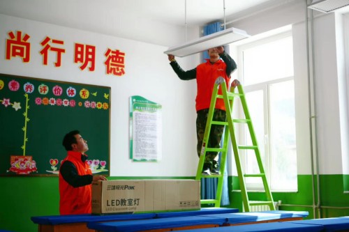 再登央視！三雄極光打造教育扶貧樣本