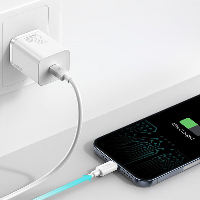 iPhone 12全面取消充電器！倍思推出蘋果20W超級硅快充頭