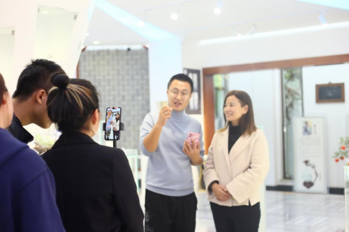 微拍堂冠名第十九屆中國(guó)玉石雕刻作品“天工獎(jiǎng)”（南陽(yáng)區(qū)域）初評(píng)開(kāi)幕