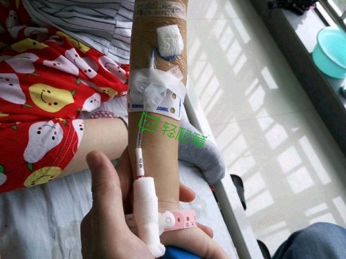 不忍年少女兒被病魔帶走，父母輕松籌上為女兒籌集治療費(fèi)