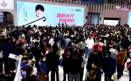 小刀攜手品牌代言人馬天宇“宇”你同行，燃爆南京