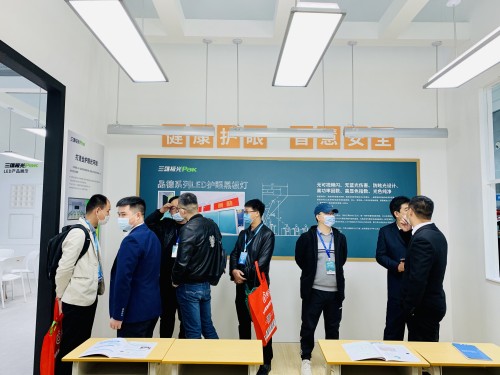 三雄極光再征教裝展 “西引力”大爆發(fā)！