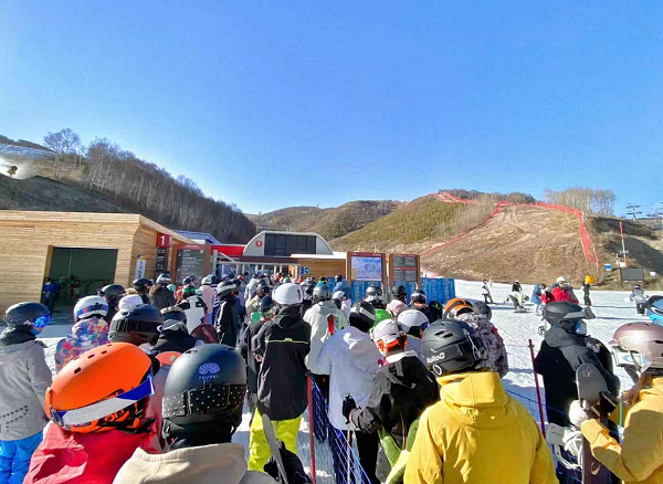 “報復(fù)性滑雪”先來了!冬奧會主場地崇禮民宿旺季提前，周末滑雪一房難求!