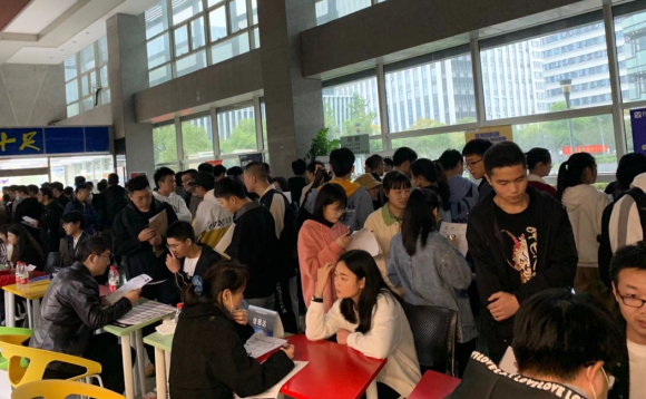 達(dá)內(nèi)教育舉辦杭州秋季專場(chǎng)招聘會(huì)，精準(zhǔn)服務(wù)促就業(yè)