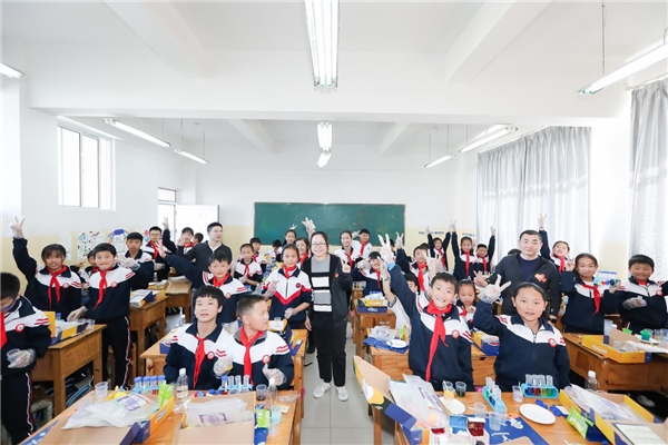 平安科技春苗助學(xué) 科技助力放飛童心夢想
