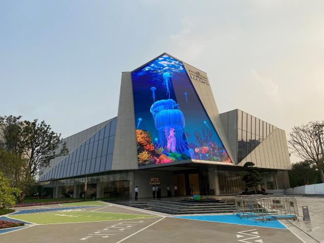 裸眼3D+720°CAVE影院+條形天幕，艾比森又一經(jīng)典案例！