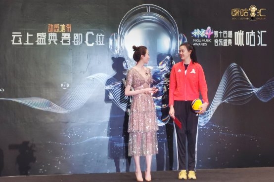女排國(guó)手跨界破圈首登潮流“C位”，中國(guó)移動(dòng)咪咕為排超注入新時(shí)代氣息