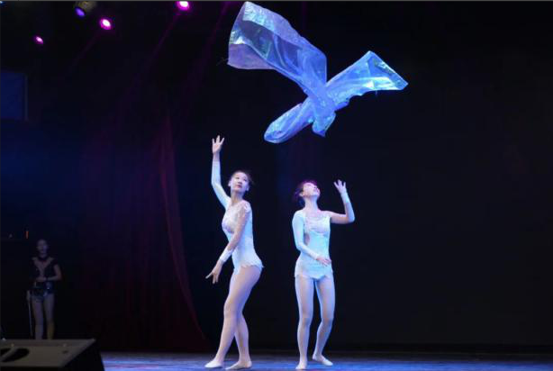 清華學(xué)霸，也是體育健兒，大冬天跑步爽吉了