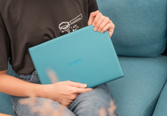 圣誕送禮攻略：華為MateBook X，一份時(shí)髦又有溫度的圣誕禮物