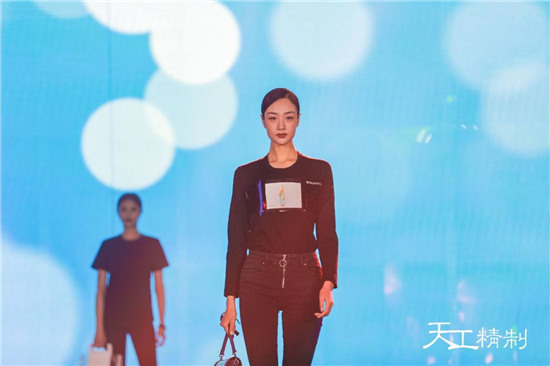 流光溢彩，柔宇黑科技點(diǎn)亮“天工精制”珠寶盛典