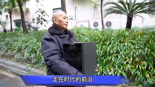 60歲大爺飛躍“數(shù)字鴻溝”，不懂就問學成“裝機大師”