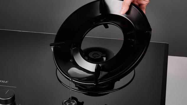 看燃?xì)庠钇放婆琶?選家用最佳燃?xì)庠?/></p><p>綜上可見，方太燃?xì)庠?，?strong>火力</strong>大小、安全節(jié)能、清潔打理等三個(gè)方面，完全可以給用戶帶來舒心、省心、安心的使用體驗(yàn)，非常適合居家做飯使用。當(dāng)然，方太燃?xì)庠畹某晒σ矎膫?cè)面印證了燃?xì)庠钇放婆琶拇_是比較靠譜的燃?xì)庠钆判邪瘢蠹以谔暨x燃?xì)庠顣r(shí)，可以根據(jù)自己的需求進(jìn)行選擇。</p>						<p style=