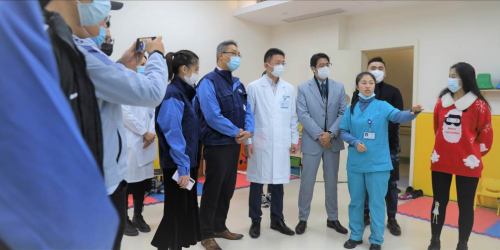 圣誕關(guān)愛 冬日升溫，大金空調(diào)攜手莫雷諾綠地申花公益基金進(jìn)行愛心捐贈
