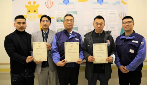 圣誕關(guān)愛 冬日升溫，大金空調(diào)攜手莫雷諾綠地申花公益基金進(jìn)行愛心捐贈