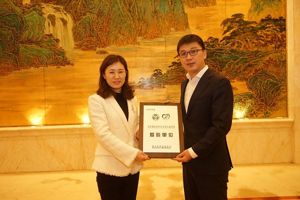 輕松集團(tuán)啟動湖北省大病救助專項(xiàng)基金 在全省13個州市醫(yī)院落地大病救助服務(wù)站