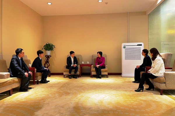 輕松集團(tuán)啟動湖北省大病救助專項(xiàng)基金 在全省13個州市醫(yī)院落地大病救助服務(wù)站