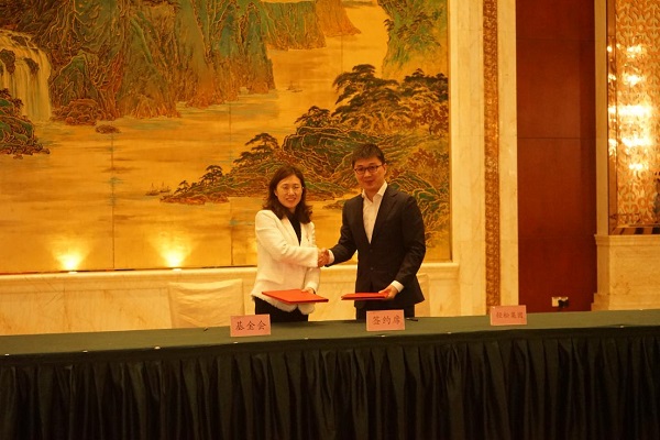 輕松集團(tuán)啟動湖北省大病救助專項(xiàng)基金 在全省13個州市醫(yī)院落地大病救助服務(wù)站