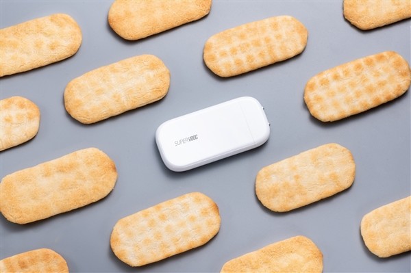 OPPO 50W超閃“餅干”充電器