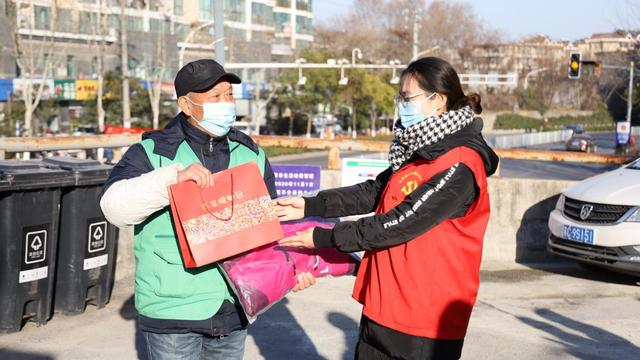 “情滿冬日 送暖萬(wàn)家“，華潤(rùn)蘇果暖心關(guān)愛(ài)戶外工作者覆蓋11城